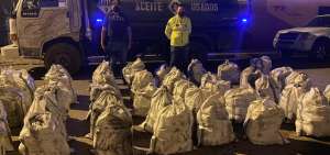 Tres individuos transportaban media tonelada de marihuana en dos veh&iacute;culos