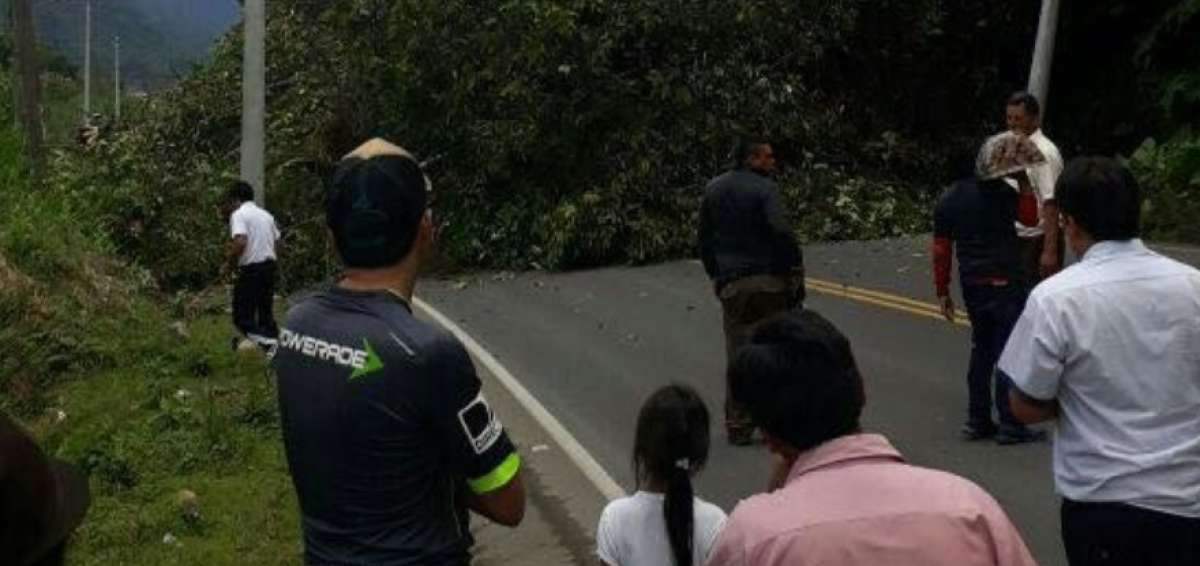 V&iacute;a Ba&ntilde;os-Puyo cerrada tras deslizamientos de tierra