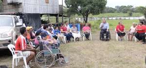 El Jefe de Estado convers&oacute; con habitantes de sectores inundados del cant&oacute;n guayasense Daule y ofreci&oacute; ayuda econ&oacute;mica inmediata.