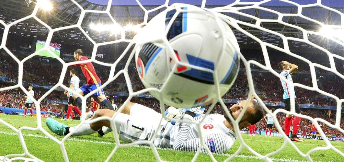 Espa&ntilde;a rompe el molde en la Euro y golea a Turqu&iacute;a