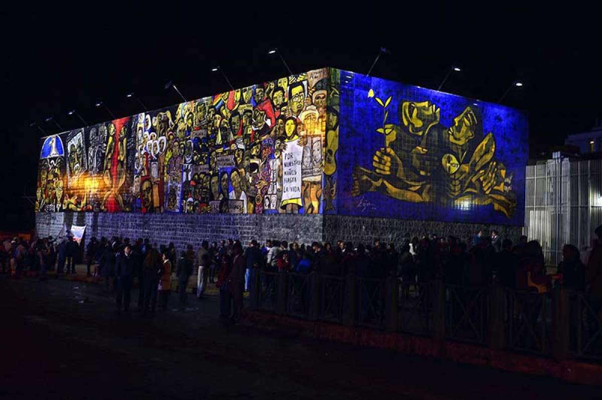 Develaci&oacute;n de muro "Grito de la Memoria" 