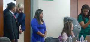 En la audiencia de juicio la fiscal general del Estado, Diana Salazar, est&aacute; respaldada por su equipo de trabajo y del voluminoso expediente del caso.