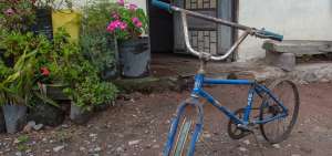 La vieja bicicleta modelo BMX est&aacute; guardada en la casa de los padres de Richard Carapaz, en El Play&oacute;n de San Francisco, en la provincia de Carchi.