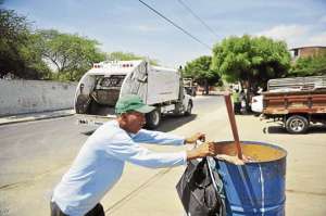 La recolecci&oacute;n de basura se ha incrementado en diferentes puntos de Manta, seg&uacute;n la ciudadan&iacute;a. Foto: Rodolfo P&aacute;rraga / El Tel&eacute;grafo