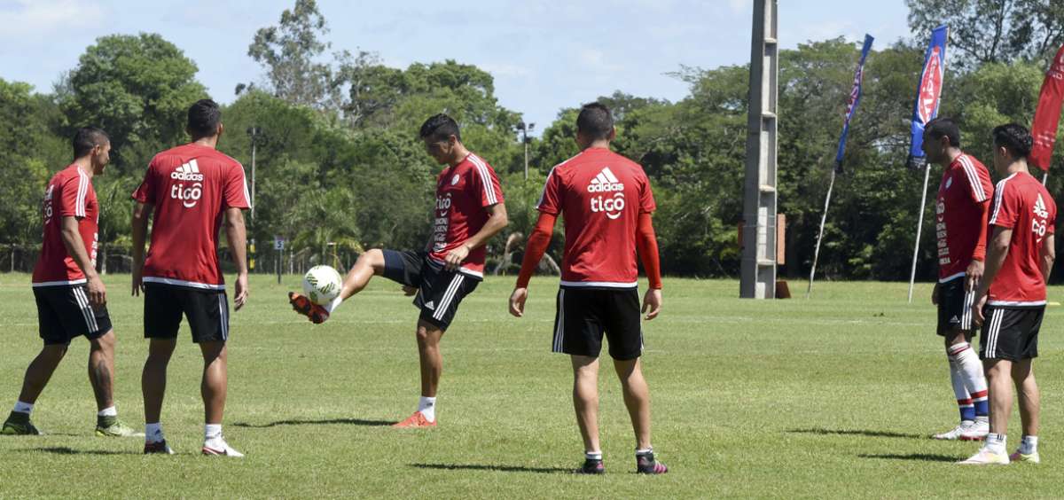 Paraguay difunde n&oacute;mina para afrontar partidos decisivos ante Ecuador y Brasil
