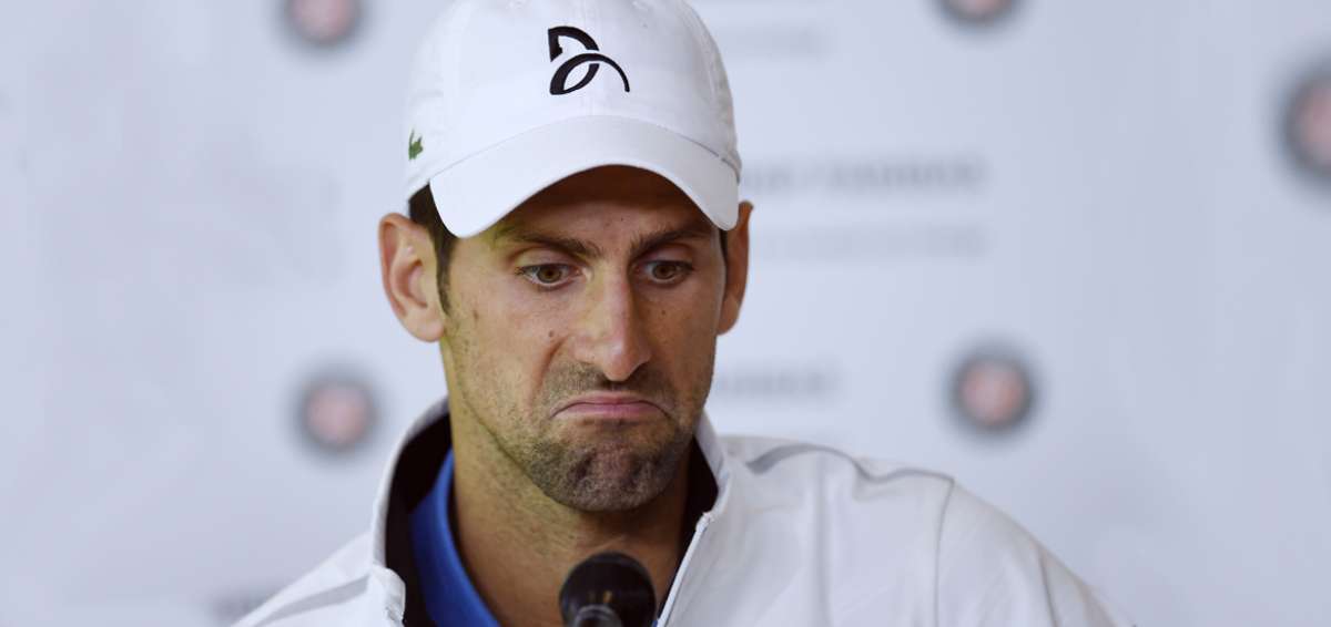 Djokovic no descarta tomarse un respiro tras caer en Roland Garros