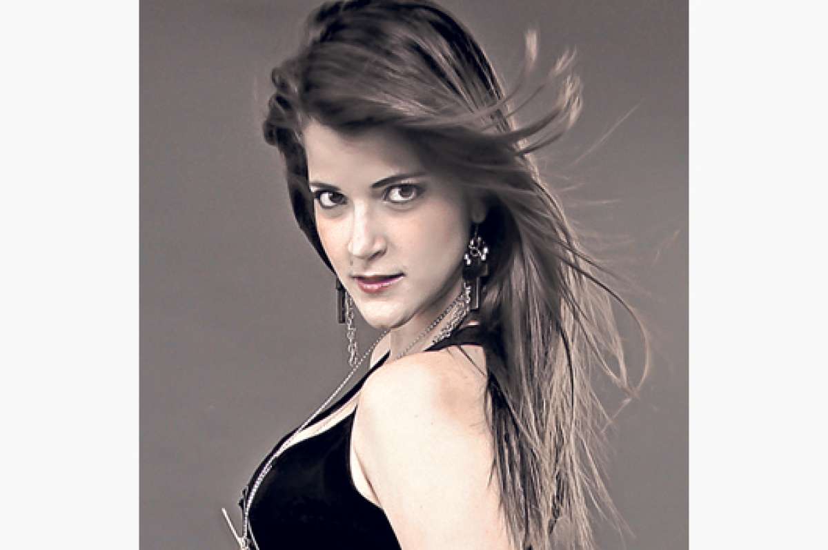 Valeria Vanoni, una bombera que canta 