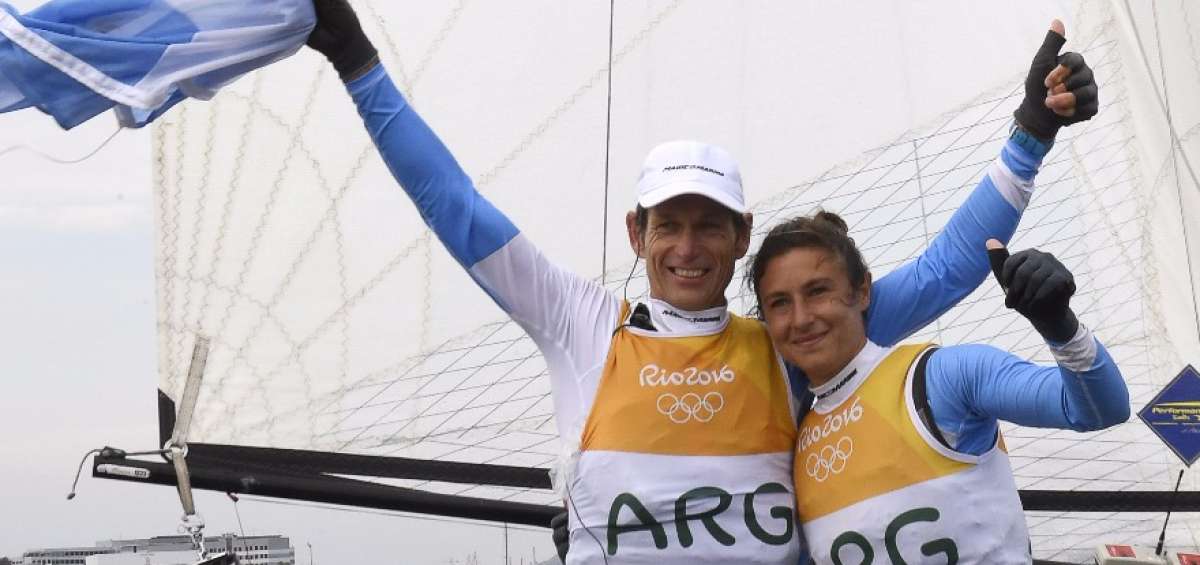 Santiago Lange y Cecilia Carranza se adjudicaron la dorada en las pruebas de yachting.
