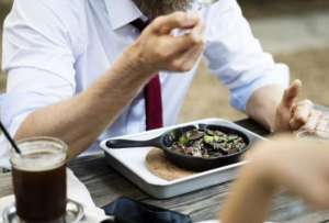 ¿Sabías cuál es el tiempo reglamentado para el almuerzo de un trabajador, durante la jornada laboral? 