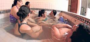 La hoster&iacute;a Vi&ntilde;a del R&iacute;o, ubicada en la v&iacute;a a P&iacute;llaro, es una de las m&aacute;s significativas de Patate. All&iacute; se puede tomar un refrescante ba&ntilde;o de caj&oacute;n, nadar, jugar f&uacute;tbol y b&aacute;squet y caminar por senderos ecol&oacute;gicos. Foto: Roberto Ch&aacute;vez / El Tel&eacute;grafo
