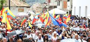 La firma de los convenios se realiz&oacute; en el parque de San Blas, donde los ciudadanos recibieron al Mandatario.