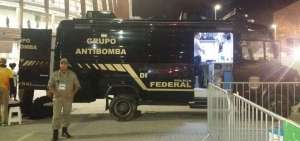 Antiexplosivos de R&iacute;o controla paquete sospecho a las afueras del Carioca 1