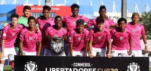 Los integrantes del equipo sub-20 de Independiente del Valle, que se clasificaron al quedar campeones del torneo de la categor&iacute;a en Ecuador. 