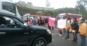 Los manifestantes se ubicaron n la avenida Sim&oacute;n Bol&iacute;var, a la altura de Pueblo Blanco.