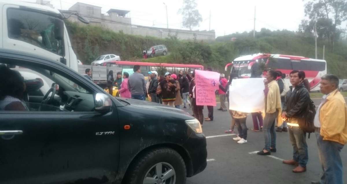 Los manifestantes se ubicaron n la avenida Sim&oacute;n Bol&iacute;var, a la altura de Pueblo Blanco.