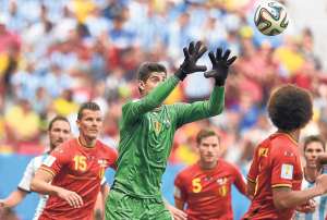 El arquero Thibaut Courtois acaba de abandonar la etiqueta de promesa para convertirse en uno de los futbolistas m&aacute;s destacados de Europa.  Foto: AFP.