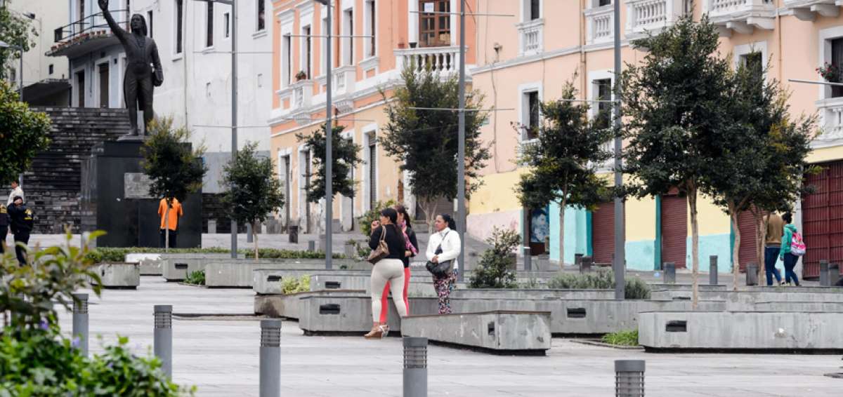 En la zona del bulevar 24 de Mayo se observan a sexoservidoras que laboran en las calles.