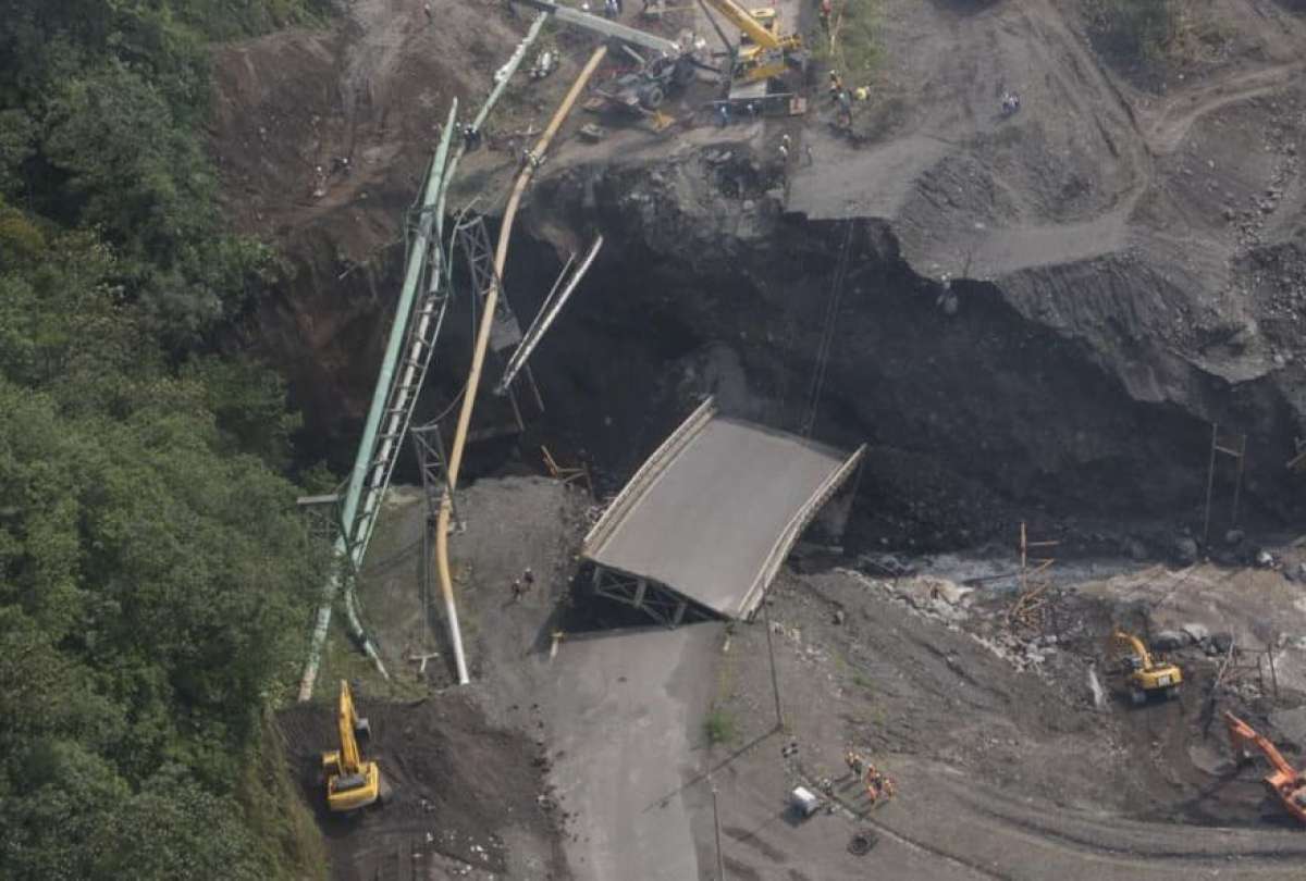 Los oleoductos SOTE y OCP y el poliducto Shushufindi fueron suspendidos tras colapso de puente sobre el río Napo.
