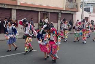 El tradicional desfile por Carnaval recorrió las principales calles de la Sultana de los Andes.