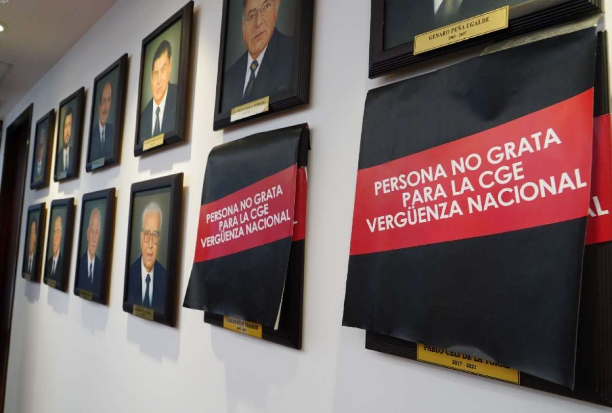 La decisión de cubrir estas imágenes responde a un pedido de la Asociación Nacional de Servidores Públicos de la Contraloría General del Estado (CGE).