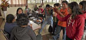 Despu&eacute;s de este tiempo, los integrantes del club han aprendido de manera general c&oacute;mo es una rutina period&iacute;stica. Inicialmente el grupo estuvo conformado por 40 chicos, hoy lo integran 20. Foto: Roberto Ch&aacute;vez / El Tel&eacute;grafo