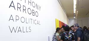 La exposici&oacute;n se inaugur&oacute; este jueves en medio de disturbios por la organizaci&oacute;n paralela de una muestra en la plataforma.