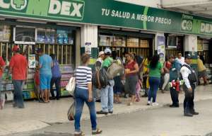 Los due&ntilde;os de las peque&ntilde;as farmacias denuncian que las distribuidoras asentadas en el centro de Guayaquil venden los productos a menor costo. Foto: Karly Torres / El Tel&eacute;grafo