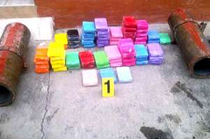 Los paquetes de droga fueron hallados dentro de 2 morteros soldados a un buque. Foto: Cortes&iacute;a
