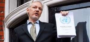 Tras conocerse el fallo del comit&eacute; de la ONU, Julian Assange inst&oacute; el viernes al Reino Unido y a Suecia a dejarlo libre.