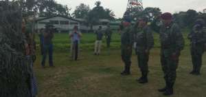 El comandante del Ej&eacute;rcito visit&oacute; las unidades militares del sector fronterizo. En este recorrido fueron halladas las instalaciones ilegales.
