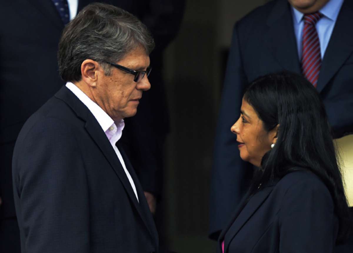 Xavier Lasso y Delcy Rodr&iacute;guez, reunidos el jueves, coincidieron en que se usa la pol&iacute;tica del petr&oacute;leo para &lsquo;estrangular&rsquo; a los gobiernos progresistas. Foto: AFP