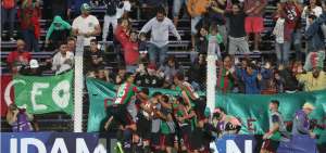 Jugadores de Rampla Juniors celebran un gol ante UTC Cajamarca este jueves durante un partido de la Copa Sudamericana en el estadio Luis Franzini en Montevideo.