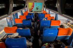 Son 16 cooperativas de transporte terrestre interprovincial las que se han adscrito al proyecto &lsquo;Cine sobre ruedas&rsquo; para proyectar pel&iacute;culas nacionales. Foto: Internet