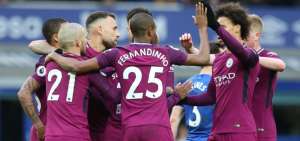 El City gana en Everton y se encamina al titulo