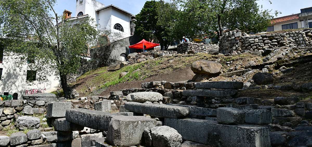 El sitio arqueol&oacute;gico est&aacute; ubicado muy cerca del puente de Todos Santos de la ciudad de Cuenca. Un promedio de 50 visitantes acuden diariamente hasta all&aacute; para admirar su estructura que fue levantada en &eacute;poca pasada.