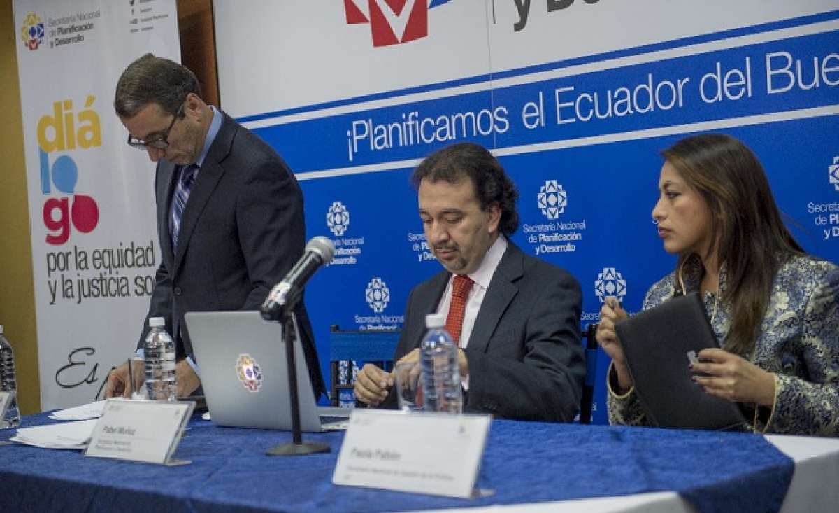 El titular de la Senplades (c) indic&oacute; que los proyectos de ley de plusval&iacute;a y herencias seguir&aacute;n siendo debatidas. Foto: Fernando Sandoval / El Tel&eacute;grafo 