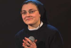 Sor Cristina defiende su versi&oacute;n de Like a Virgin