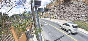 Cerca del parque Luis A. Mart&iacute;nez se encuentra un fotosensor que obliga a los conductores a no acelerar m&aacute;s all&aacute; de los 50 kil&oacute;metros por hora. Hay se&ntilde;ales.