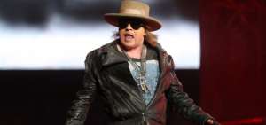 AC/DC inicia su gira europea en Lisboa con la voz de Axl Rose