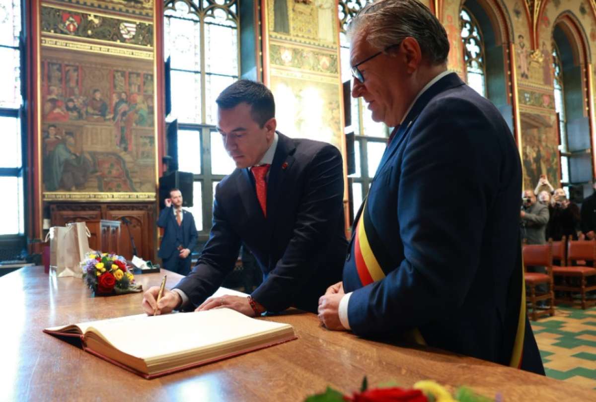 Noboa firma el &ldquo;Libro Dorado&rdquo; en Brujas y abre agenda de cooperaci&oacute;n con B&eacute;lgica