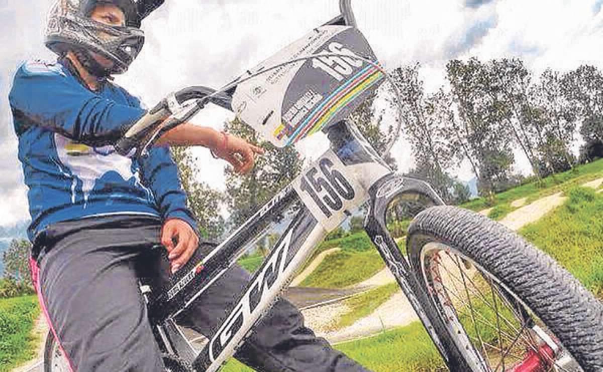 Dom&eacute;nica Azuero, campeona mundial j&uacute;nior en 2014, arrib&oacute; el lunes a Santiago, procedente de Suiza. El martes realiz&oacute; su primera pr&aacute;ctica en Pe&ntilde;alol&eacute;n. Foto: Archivo / El Tel&eacute;grafo