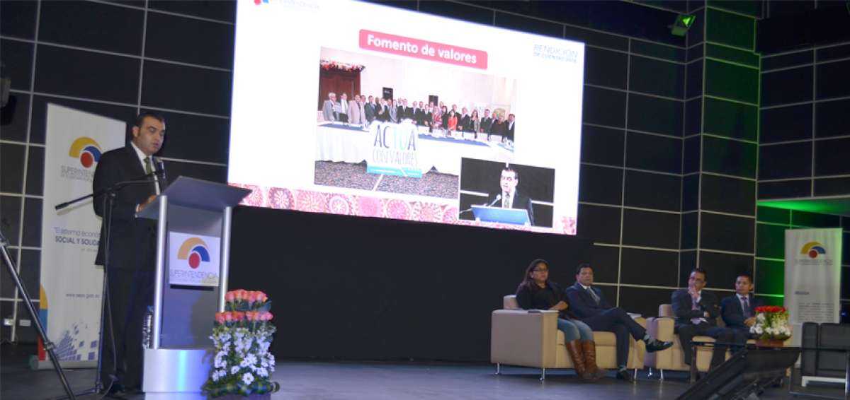 Hugo J&aacute;come, superintendente de la SEPS, durante la presentaci&oacute;n del informe de labores en la sede del Banco Central.