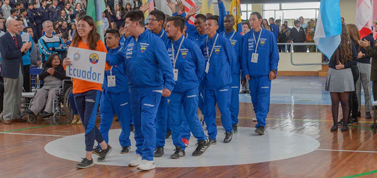 La selecci&oacute;n ecuatoriana est&aacute; conformada por 13 jugadores, quienes desfilaron ayer en el acto de inauguraci&oacute;n del torneo. Adem&aacute;s de la Tricolor participan los equipos de Brasil, Canad&aacute;, Colombia, Chile, Venezuela y Estados Unidos. 