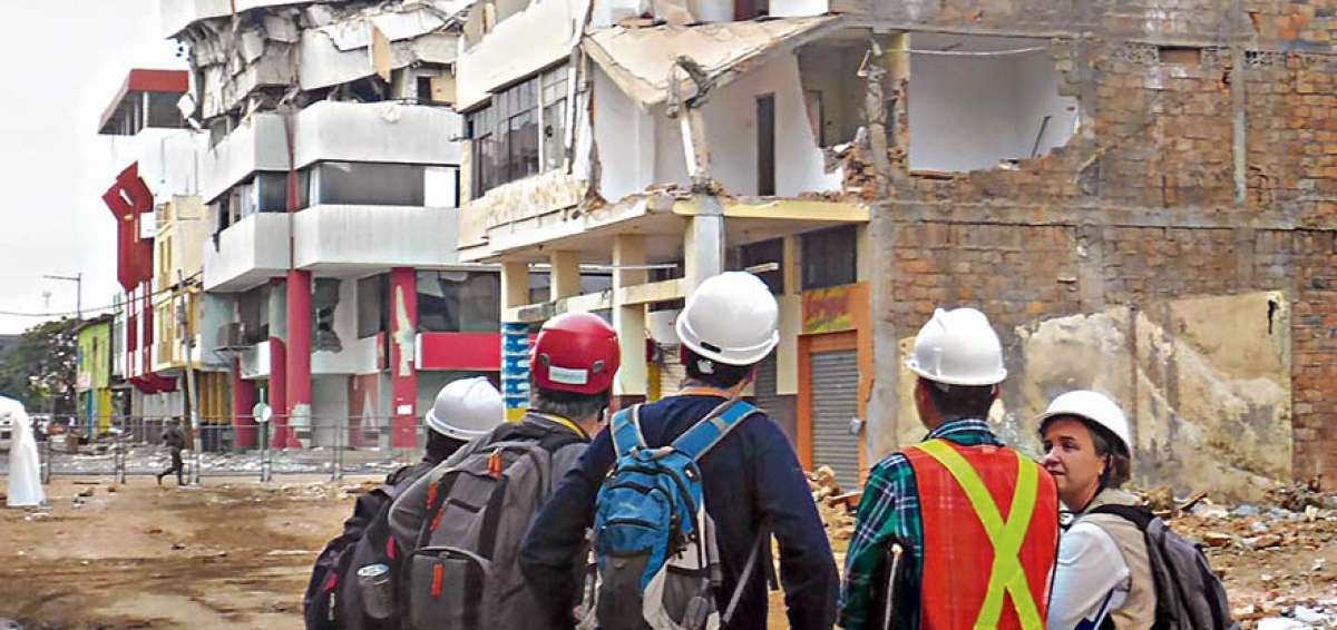 Los ingenieros de la empresa vasca Tecnalia realizaron un recorrido por Manta para inspeccionar los edificios da&ntilde;ados por el terremoto que afect&oacute; a la ciudad manabita. 