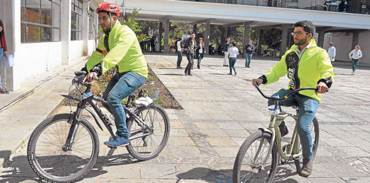 Apenas el 2 % de los cuencanos utilizan bicicleta y pocos son los que caminan por la ciudad. Foto: Fernando Machado /El Telegrafo