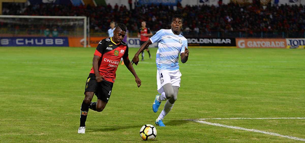Deportivo Cuenca mostr&oacute; un juego vistoso y ofensivo la noche del viernes en el estadio Alejandro Serrano Aguilar. 