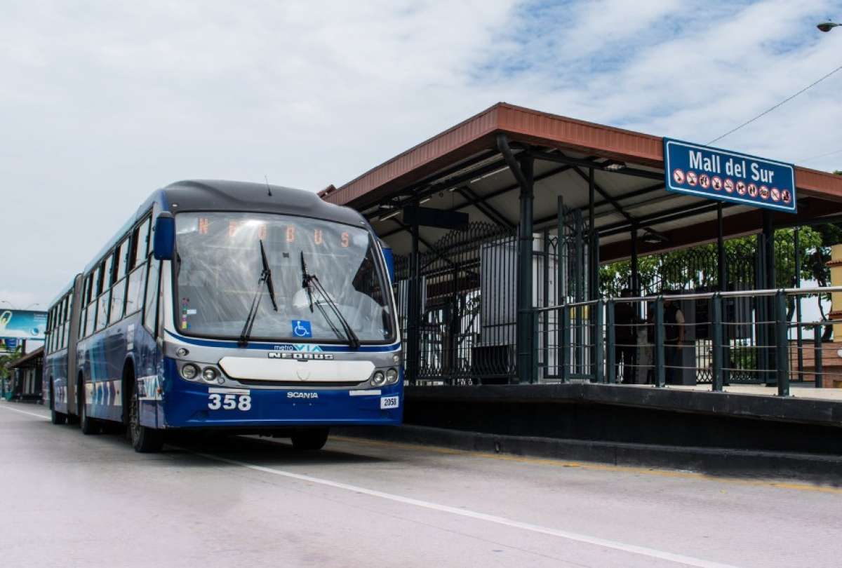 La Metrovía de Guayaquil operará hasta las 22:30, tras la extensión de horario del toque de queda.