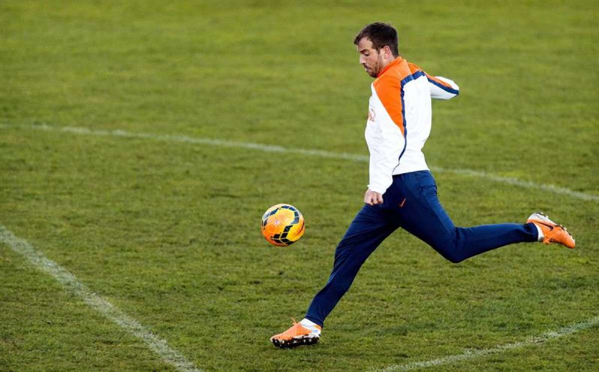 Van der Vaart tiene una lesi&oacute;n en el gemelo de la pierna derecha. Foto: EFE