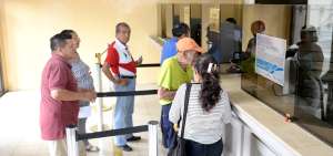 La mayor&iacute;a de quienes se acercaron ayer a las ventanillas de recaudaci&oacute;n del Cabildo era gente de la tercera edad.