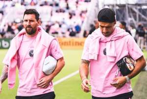Lionel Messi (izquierda) protagonizó, sin querer, un nuevo video viral